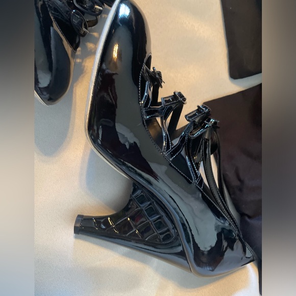 CHANEL PATENT LEATHER WEDGE SHOES - Picture 9 of 12